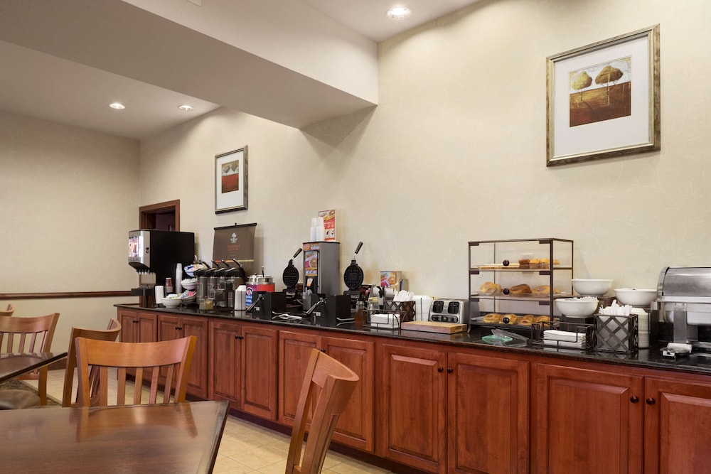 Country Inn and Suites By Radisson Crestview FL 14/19