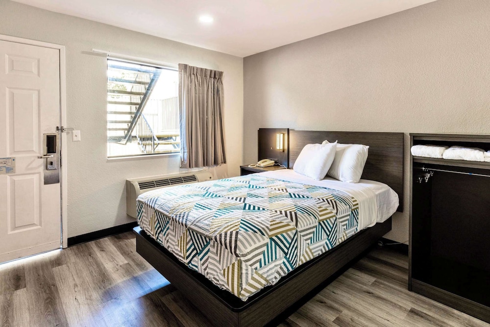 STANDARD, DOUBLE BED, ACCESSIBLE