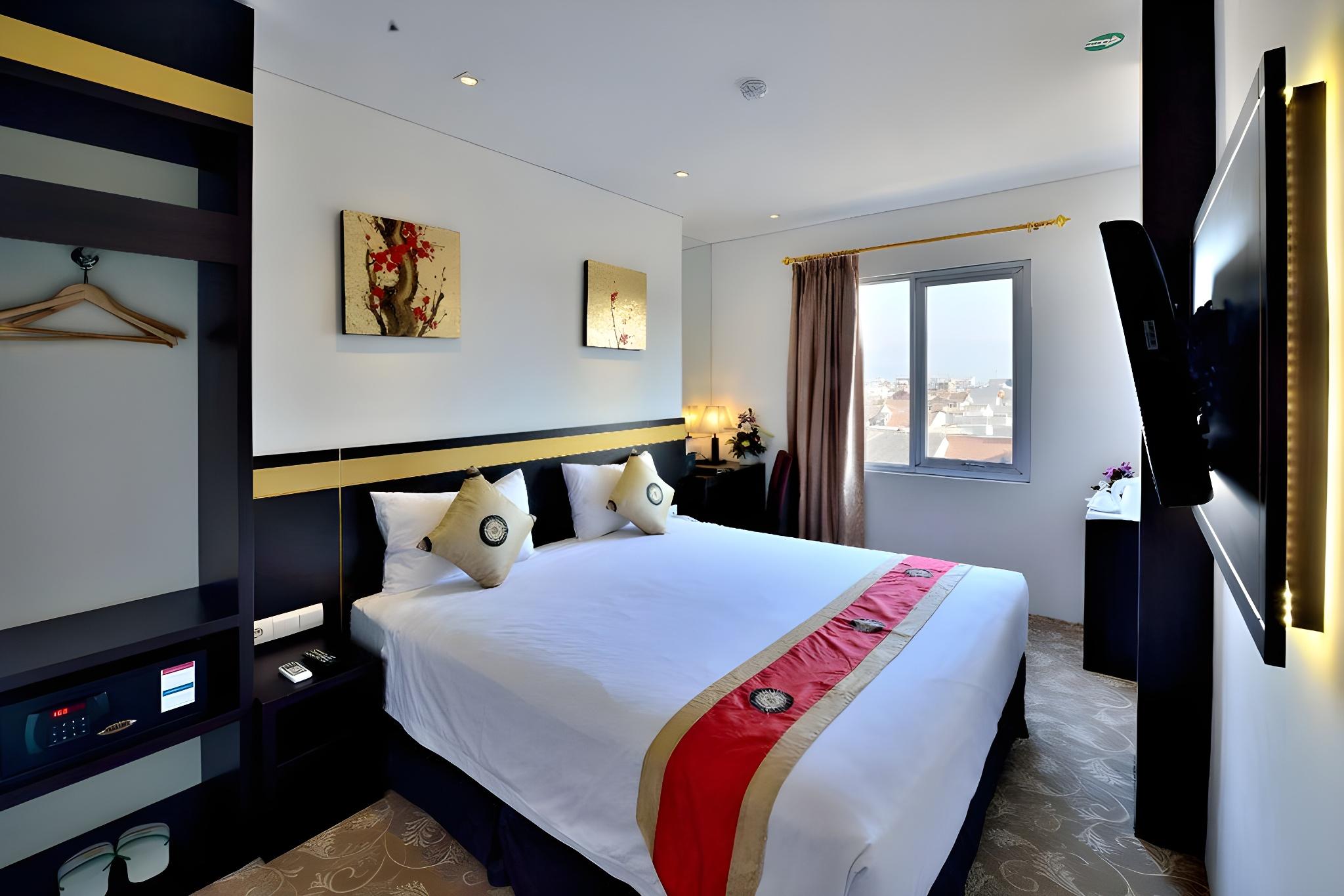 SUPERIOR, KING BED