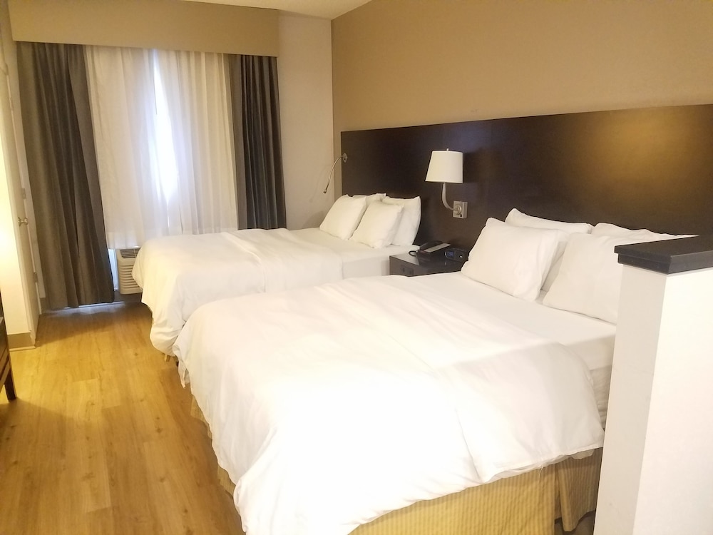 Radisson Hotel and Conference Center Rockford 6/57
