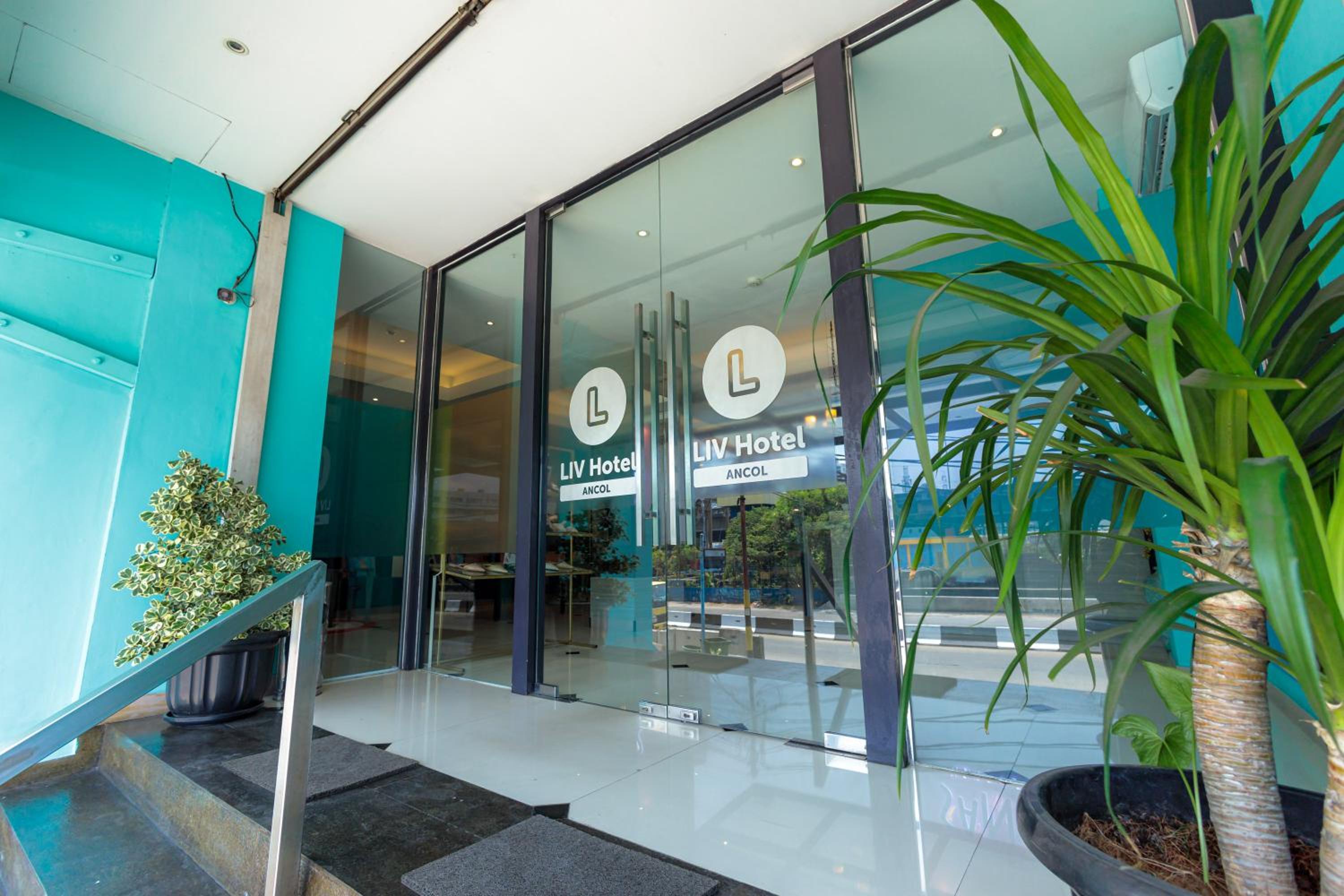 Hotel Sans Hotel Liv Ancol by RedDoorz 14/50