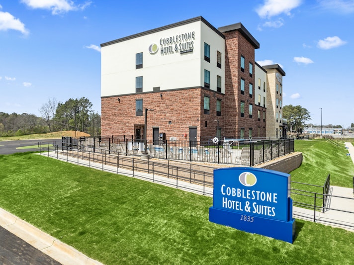 Cobblestone Hotel & Suites - Cullman 2/34