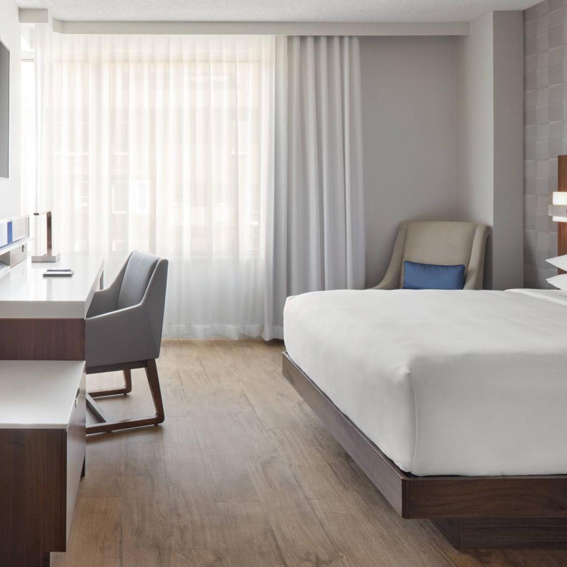 غرفة بسرير كينج، DELTA HOTELS BY MARRIOTT TROIS RIVIERES CONFERENCE CENTRE 6/15