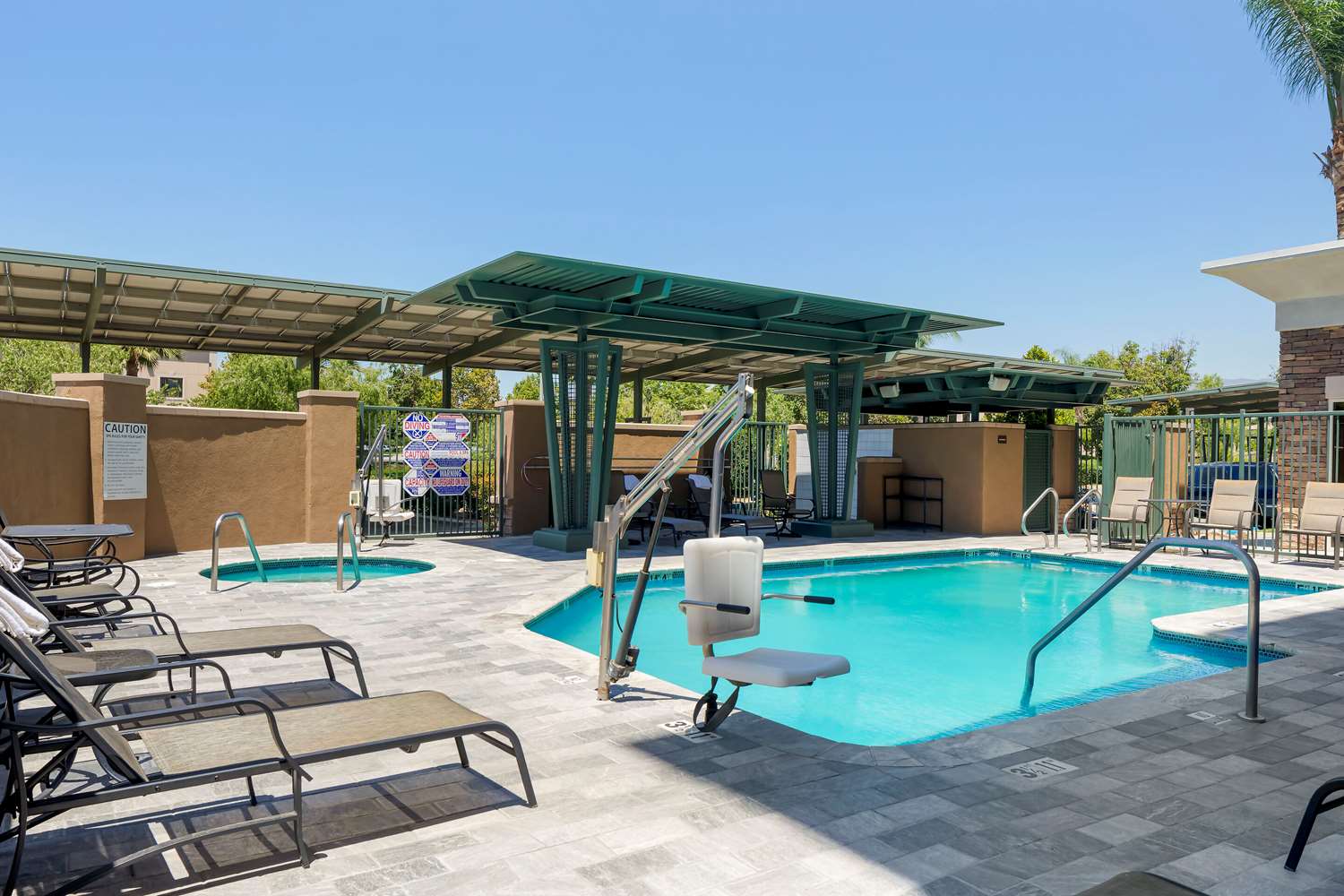Comfort Suites Ontario Airport Convention Center 17/18