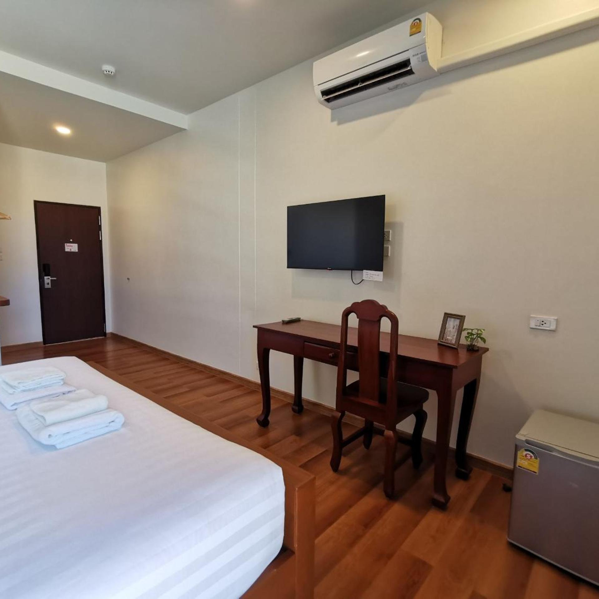 Racha Khong Hotel 27/40