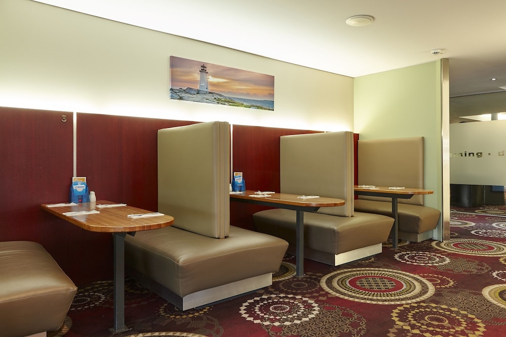 Foreshore Hotel 36/71