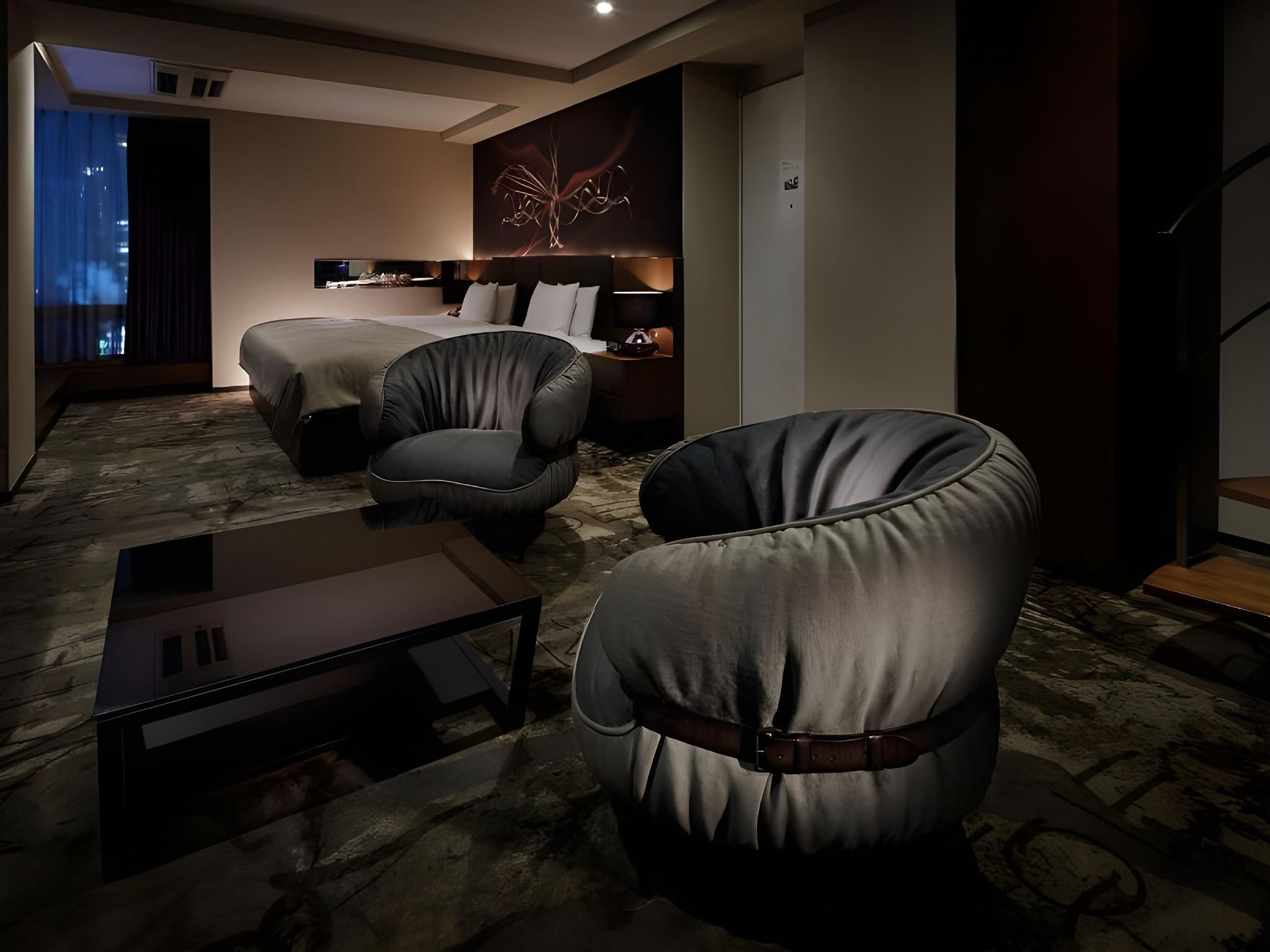 Run of House, Single Bed
