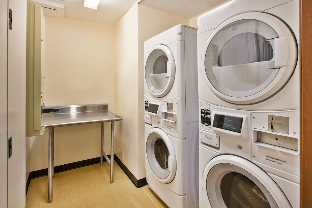 TownePlace Suites Detroit Sterling Heights 13/24