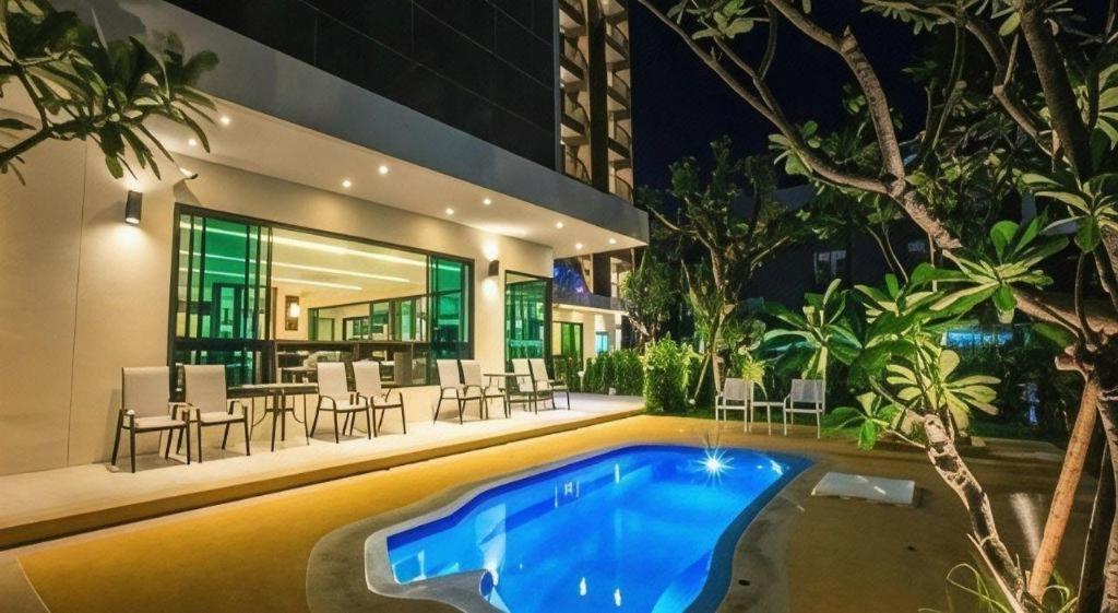 L Hotel 16/58