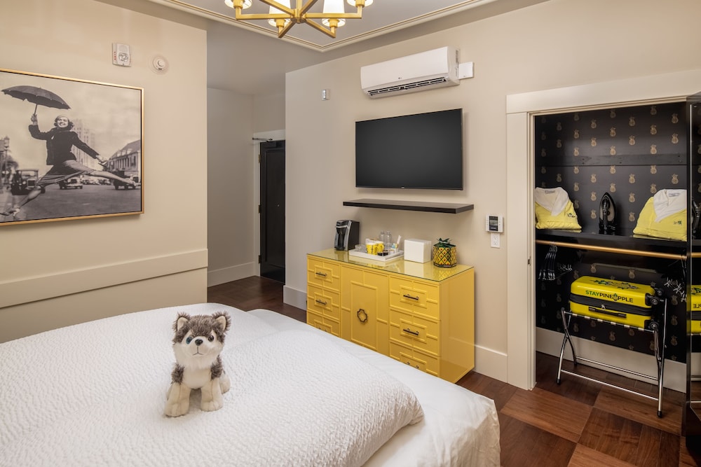 STARLET, QUEEN BED, ACCESSIBLE