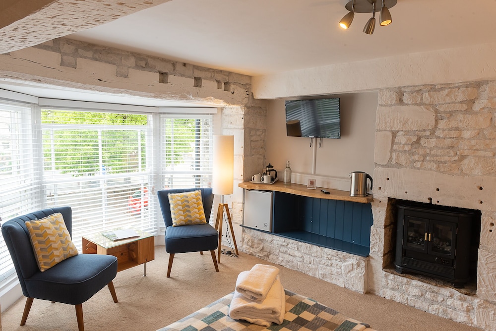 Wild Garlic Restaurant Rooms 27/37