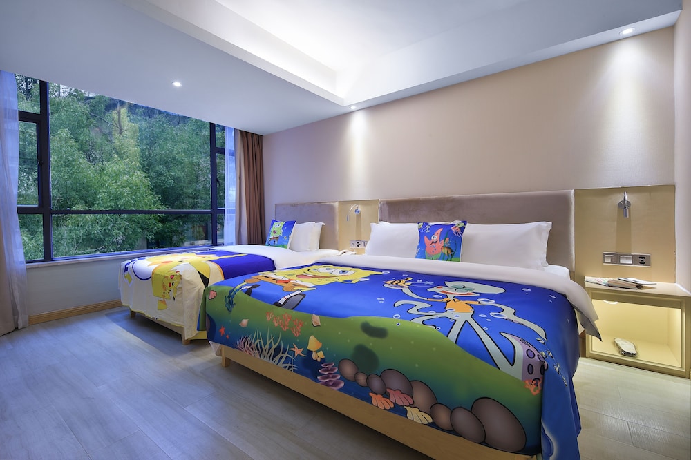 1 BEDROOM, SUITE