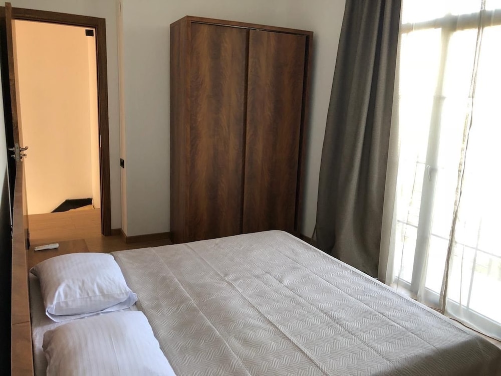 Citron Cottages 8/39