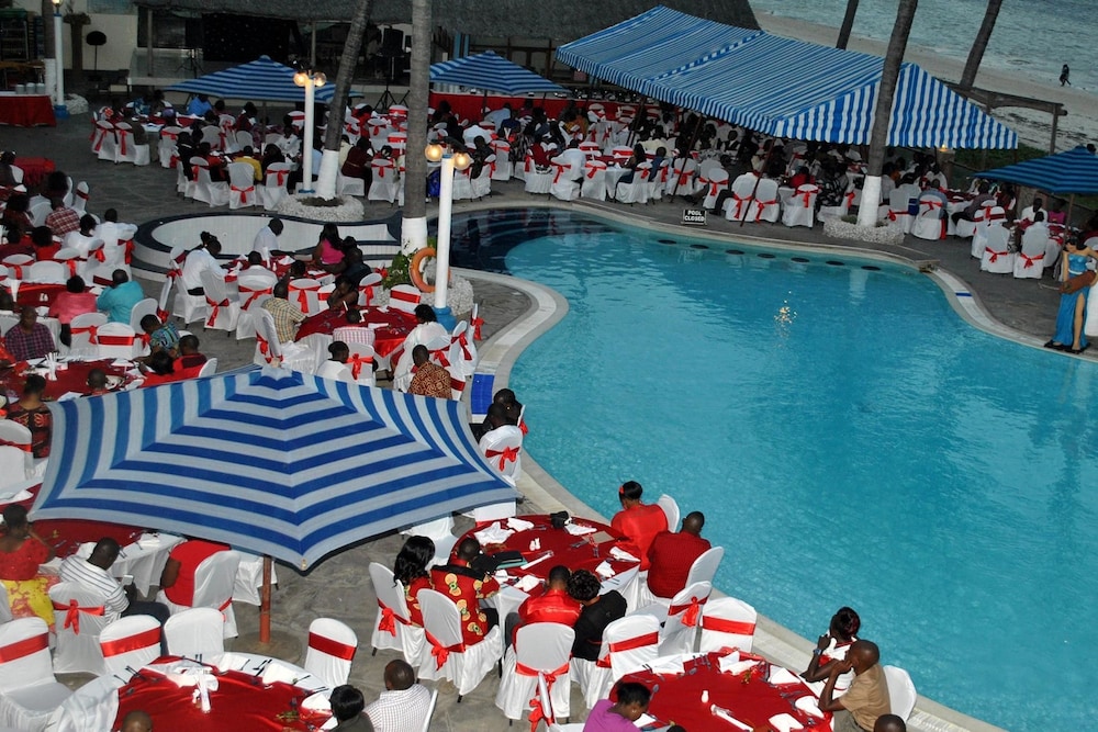 Sai Rock Beach Hotel & Spa 17/19