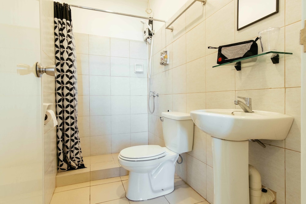 Reddoorz Plus Kamuning Quezon City 58/64