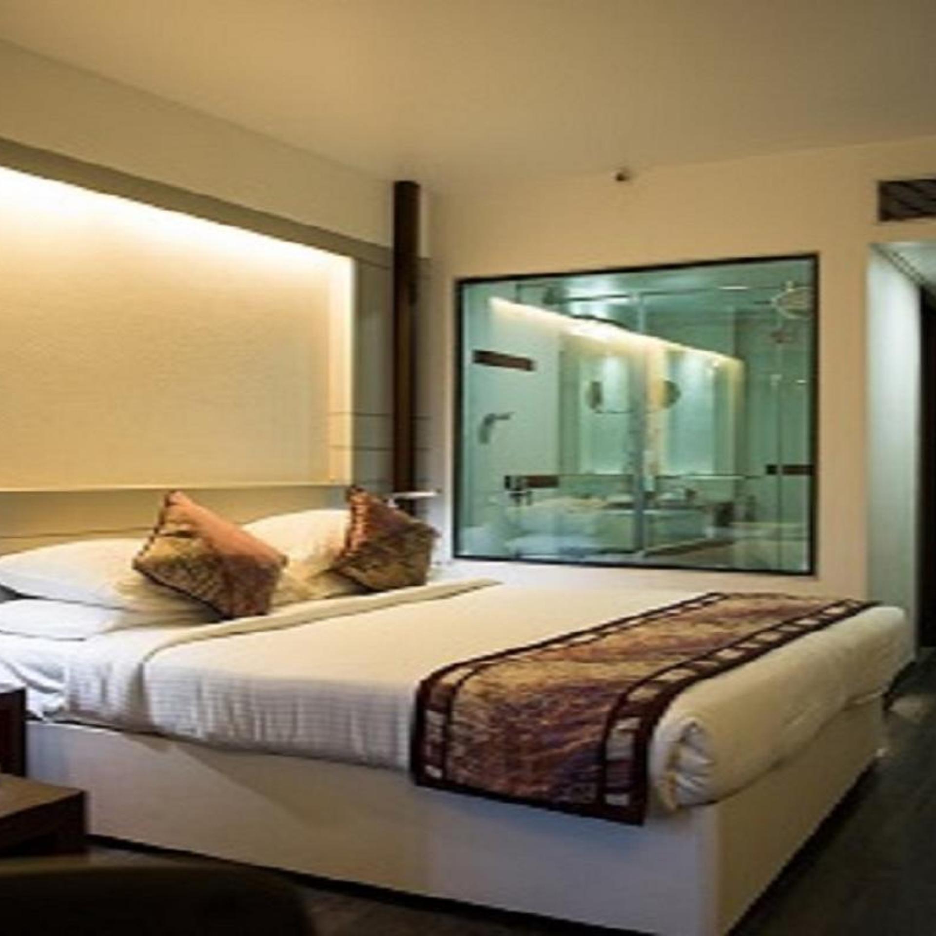 GRAND, KING BED