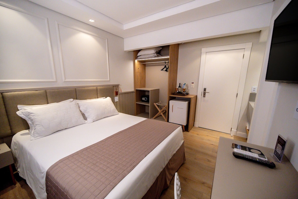 LUXURY, SUITE