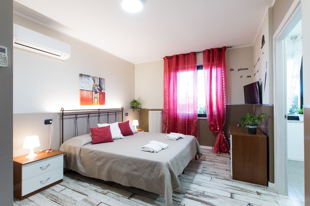 DELUXE, DOUBLE BED