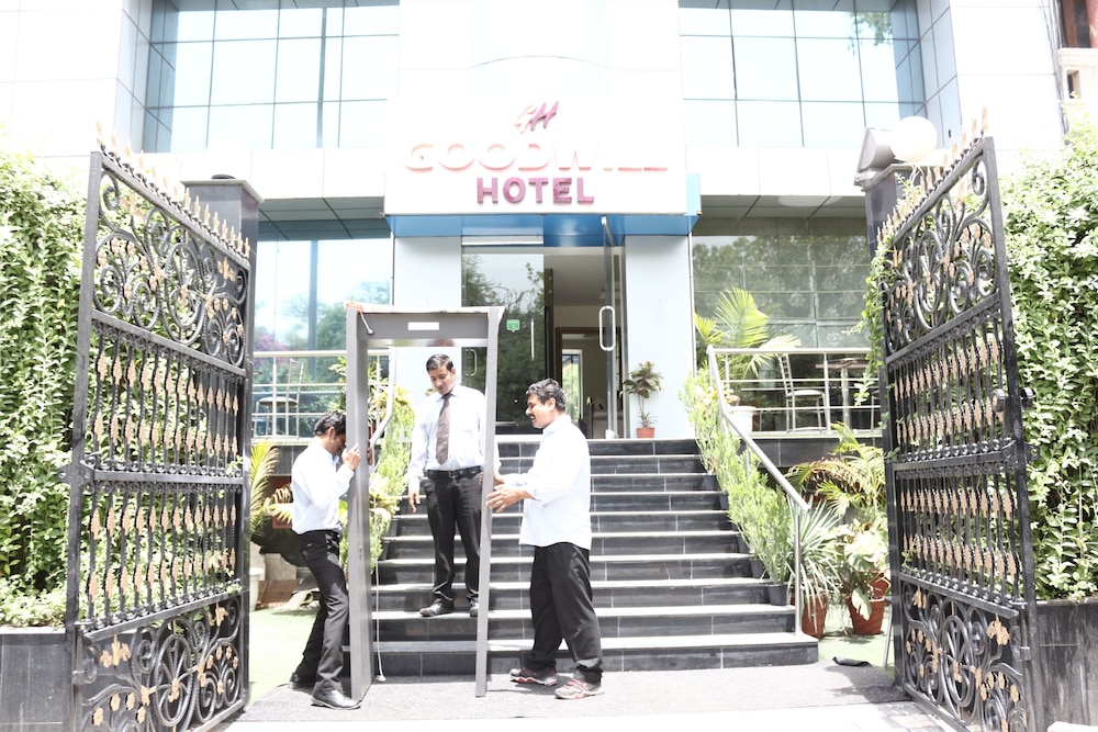 Velvet Apple Hotels 32/34