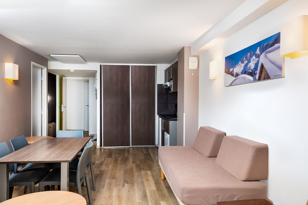 SOWELL RESIDENCES Cret Voland 20/50