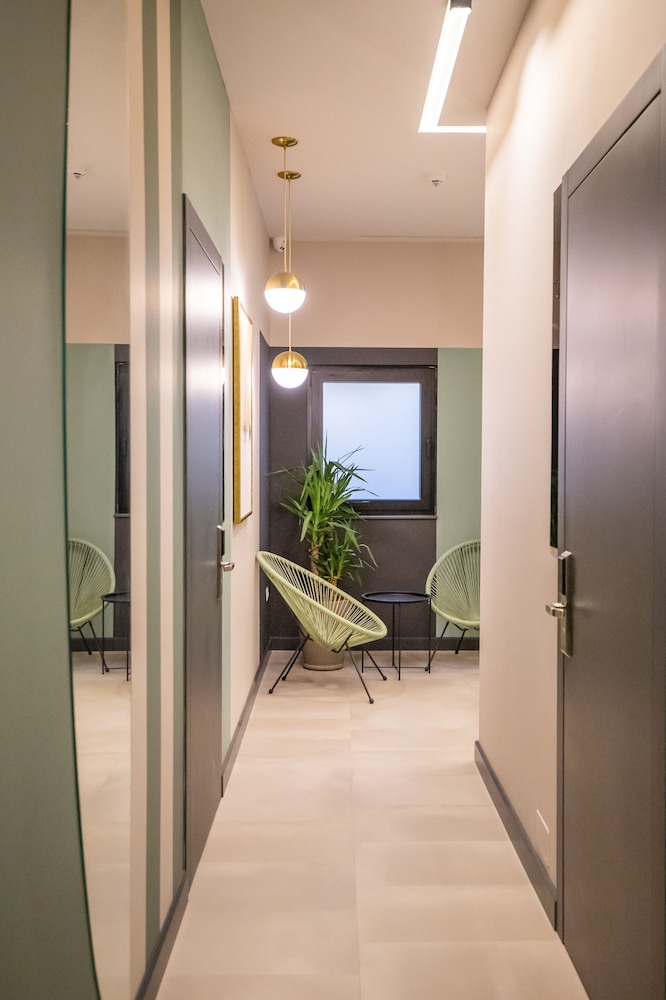 Allure Boutique Hotel 36/44