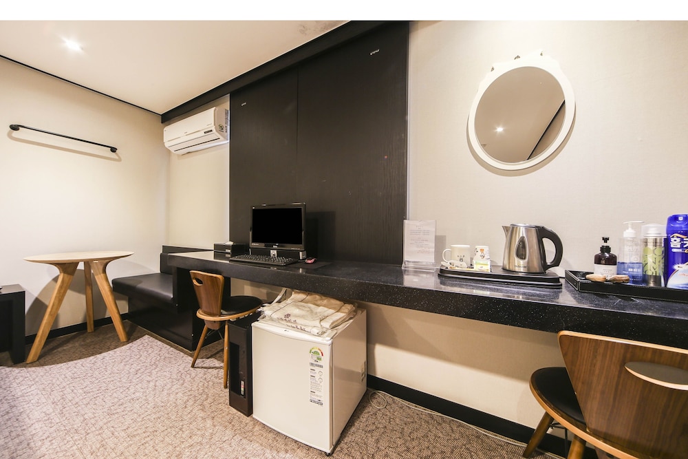 Elysee Hotel 37/44