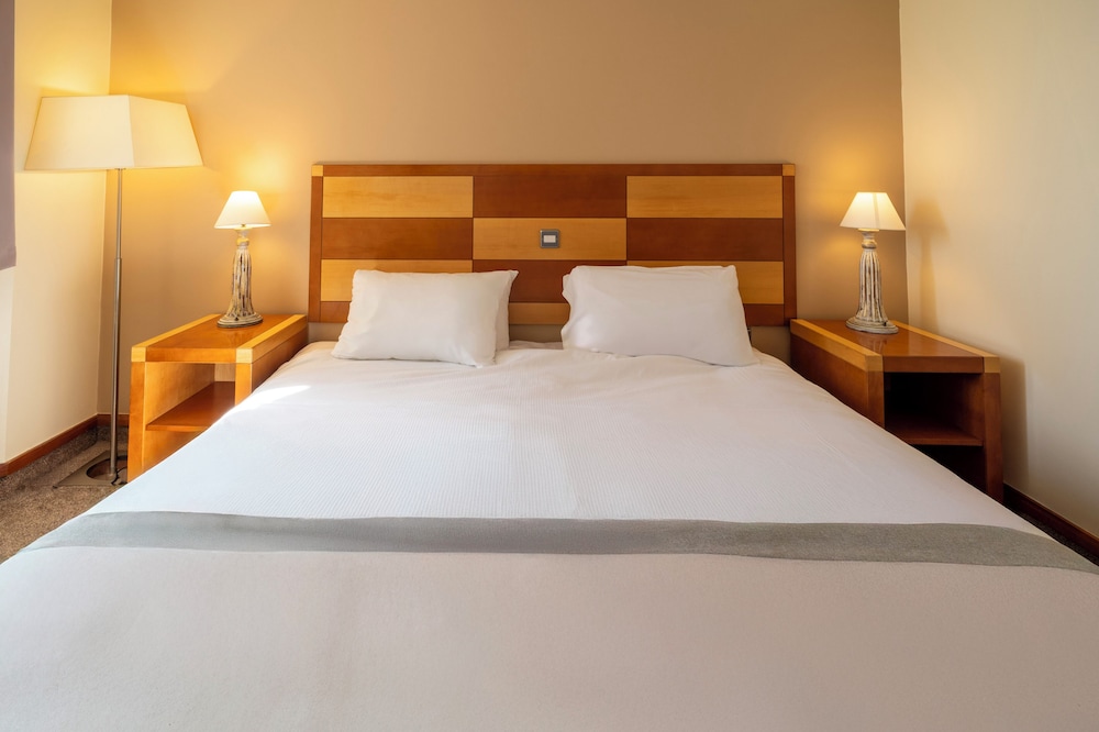 ROOM, DOUBLE BED, PARTIAL SEA VIEW