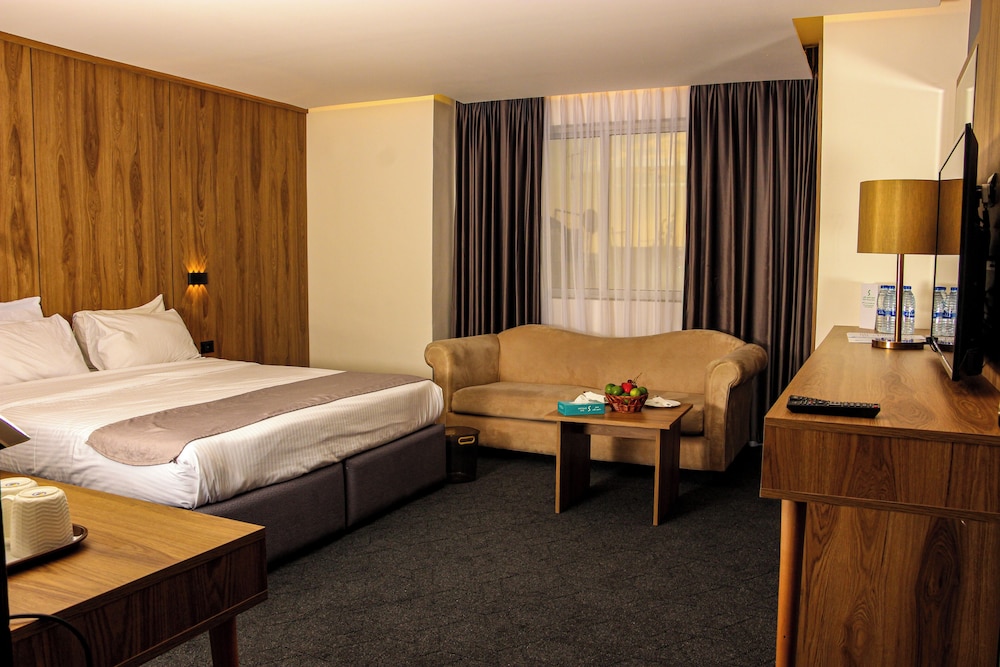 SANDY PALACE HOTEL 10/50
