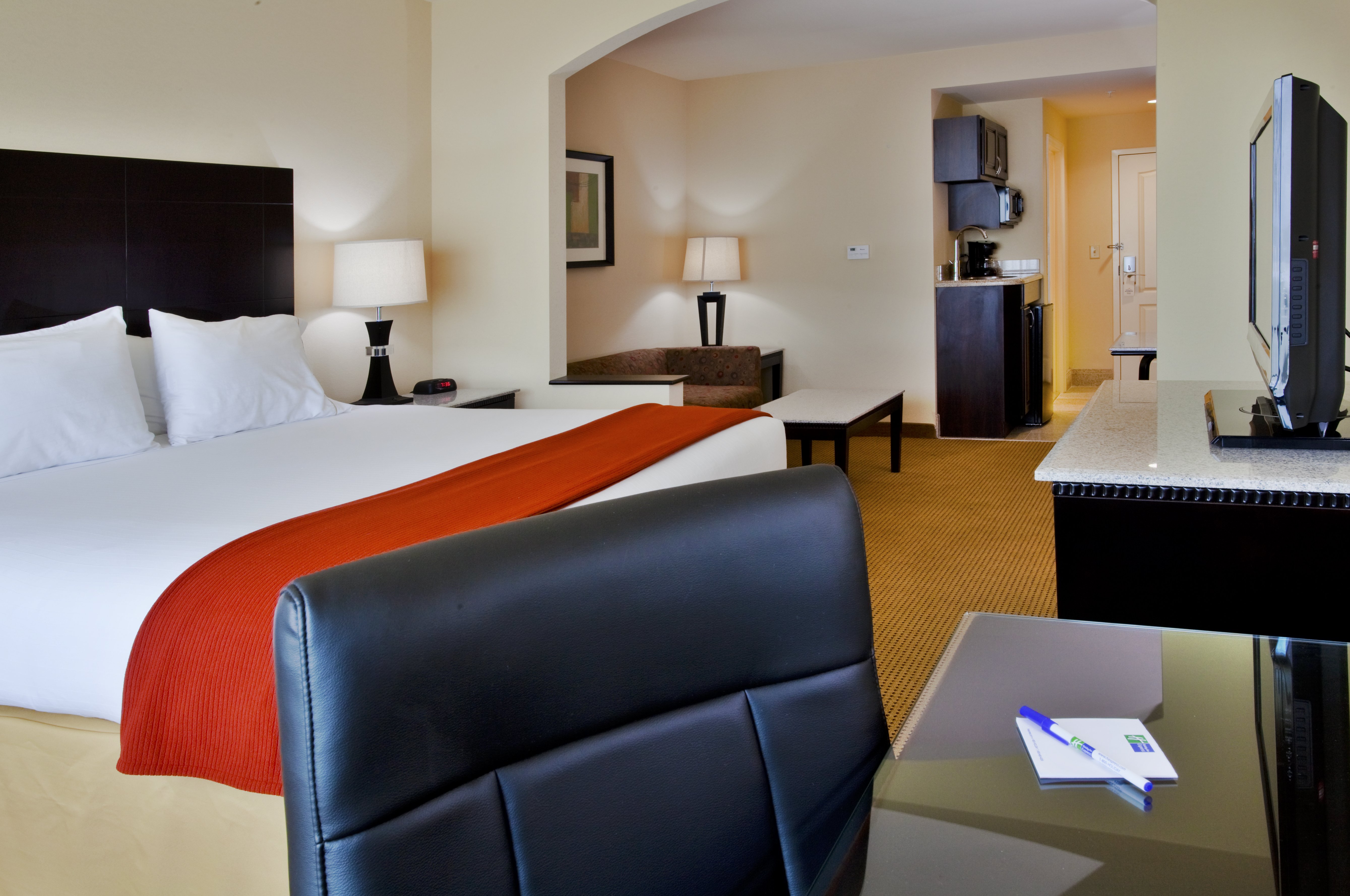 Holiday Inn Express and Suites Orlando - International Drive 19/79