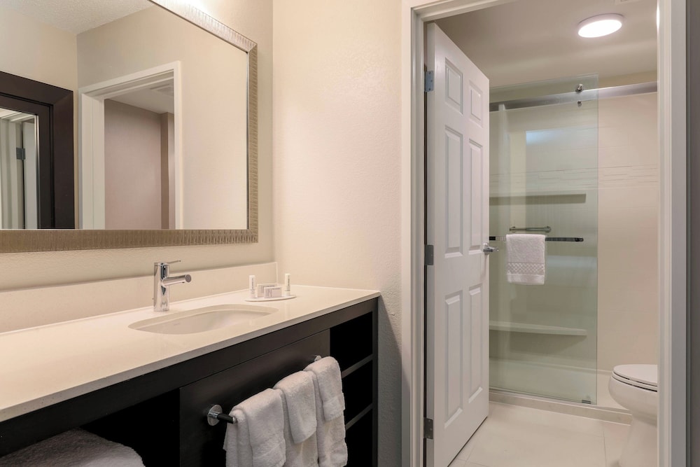 جناح بسرير كوين بغرفة نوم واحدة مع أريكة لذوي الإعاقة، Residence Inn By Marriott Boulder Longmont 2/3