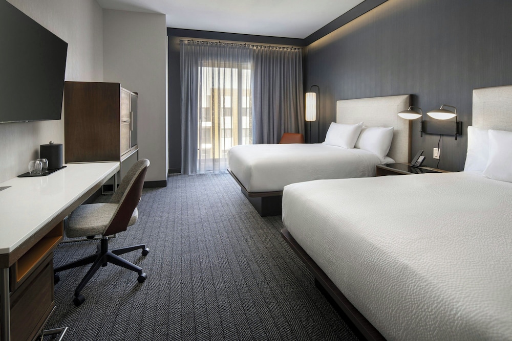 غرفة بسريرين كوين بشرفة، Courtyard By Marriot Sand City Monterey 2/5