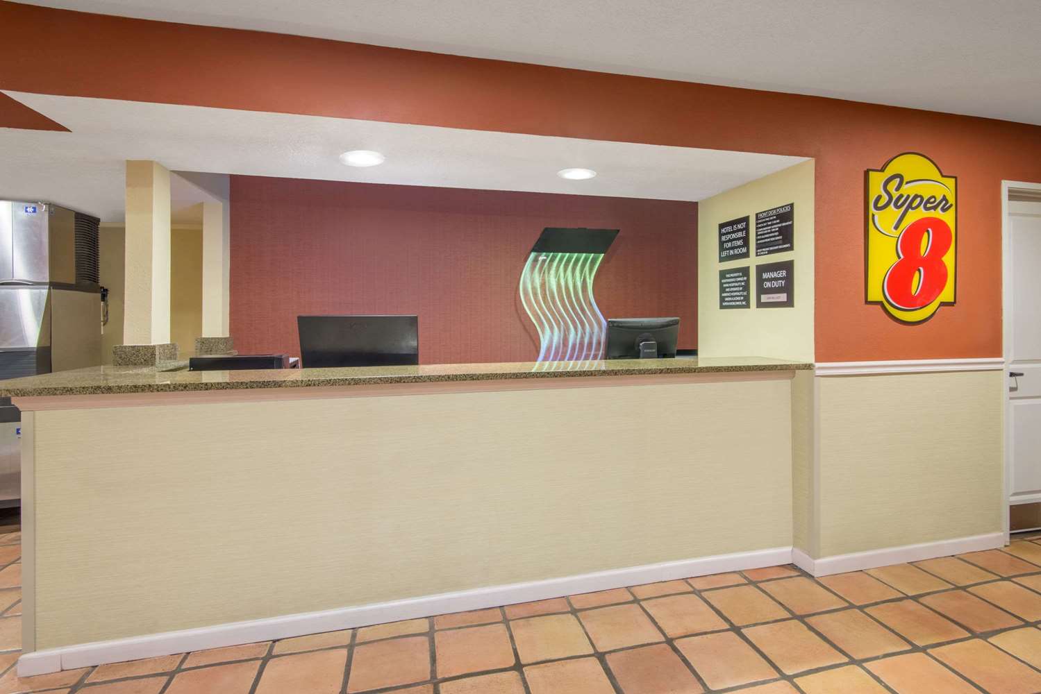 Super 8 by Wyndham Portales 2/7