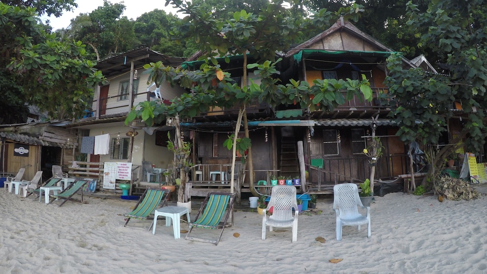 Ban Na White Sand Beach 42/50