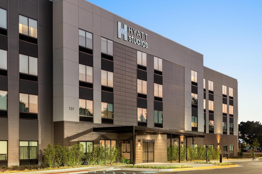 Hyatt Studios Chesapeake 1/44