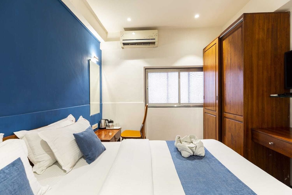 HOTEL Q DECK 2/16
