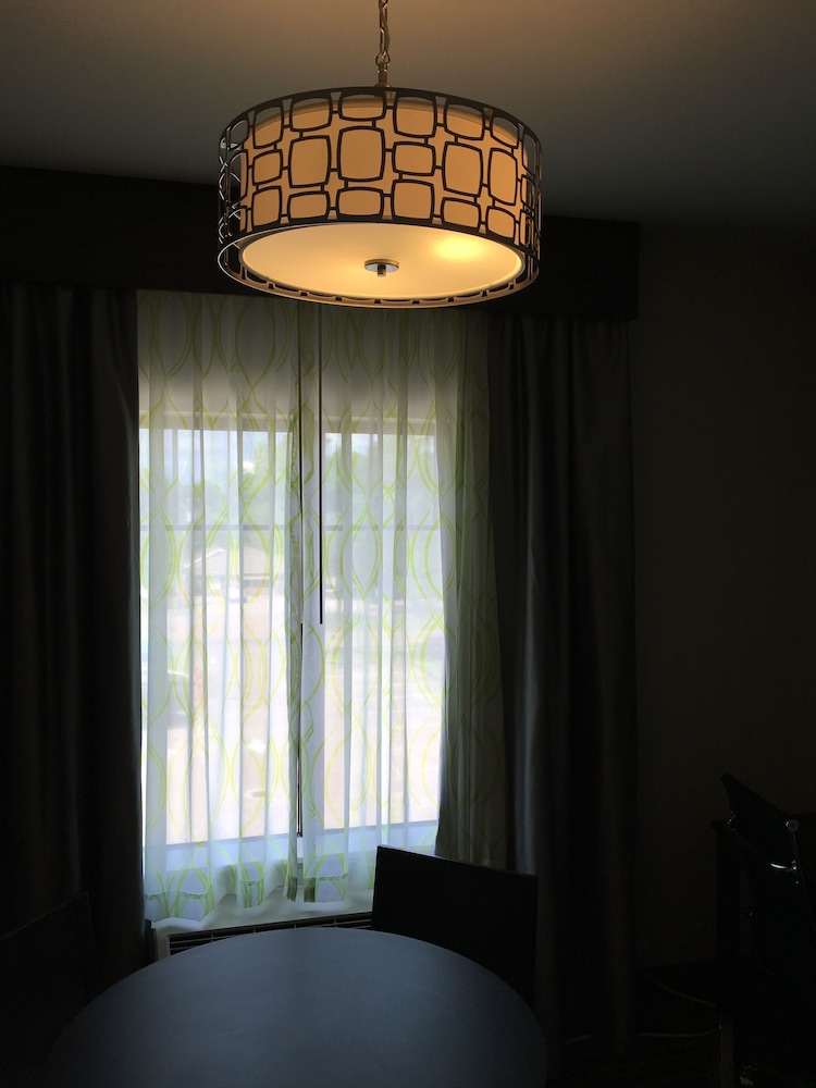 Best Western Plus At Prien Lake Inn And Suites 32/48