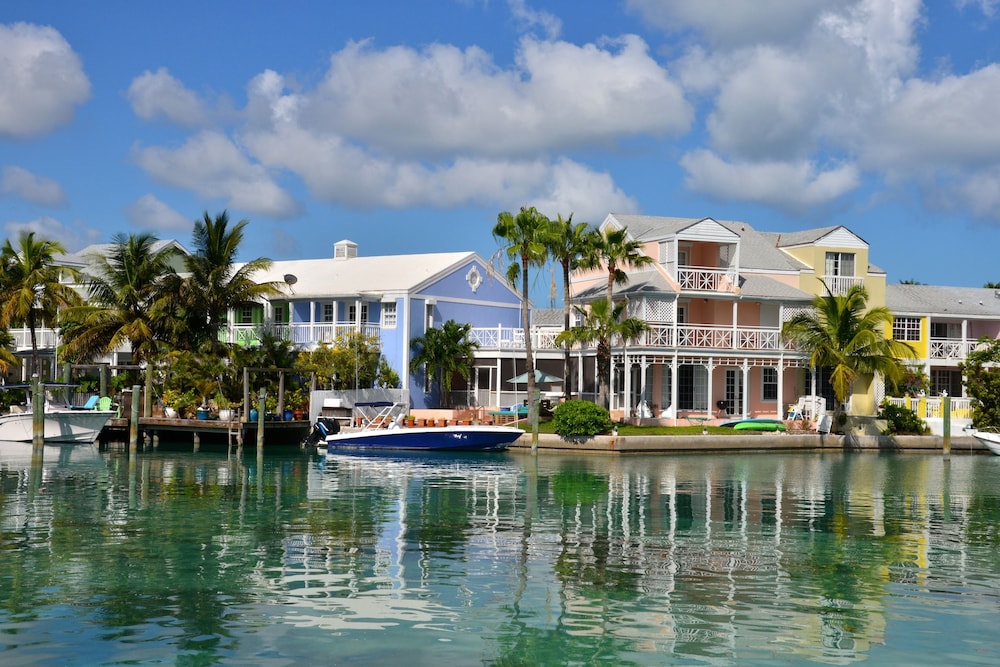 Sandyport Beaches Resort 67/77