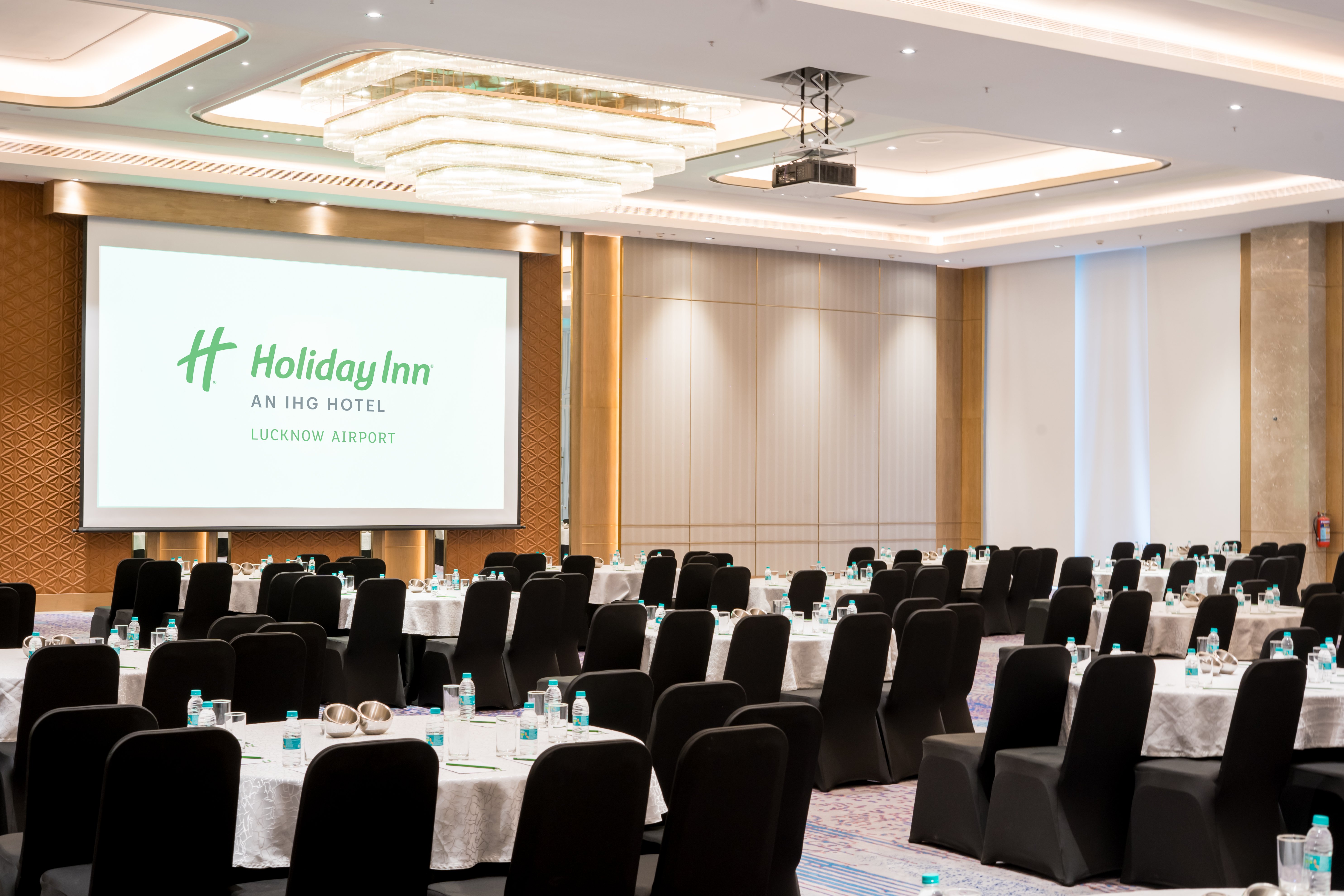 Holiday Inn Lucknow Airport 35/54