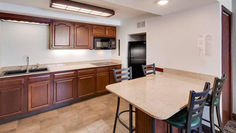 Best Western Plus Longbranch Hotel and Convention Center 23/25