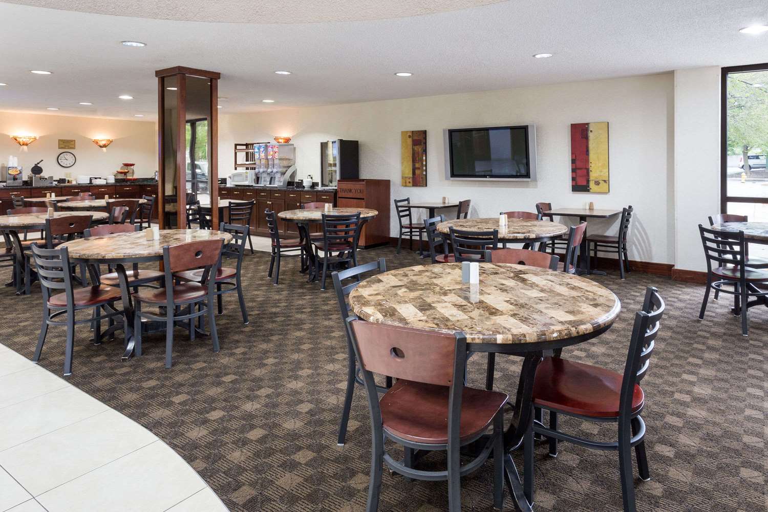 Ramada By Wyndham Bettendorf 10/17