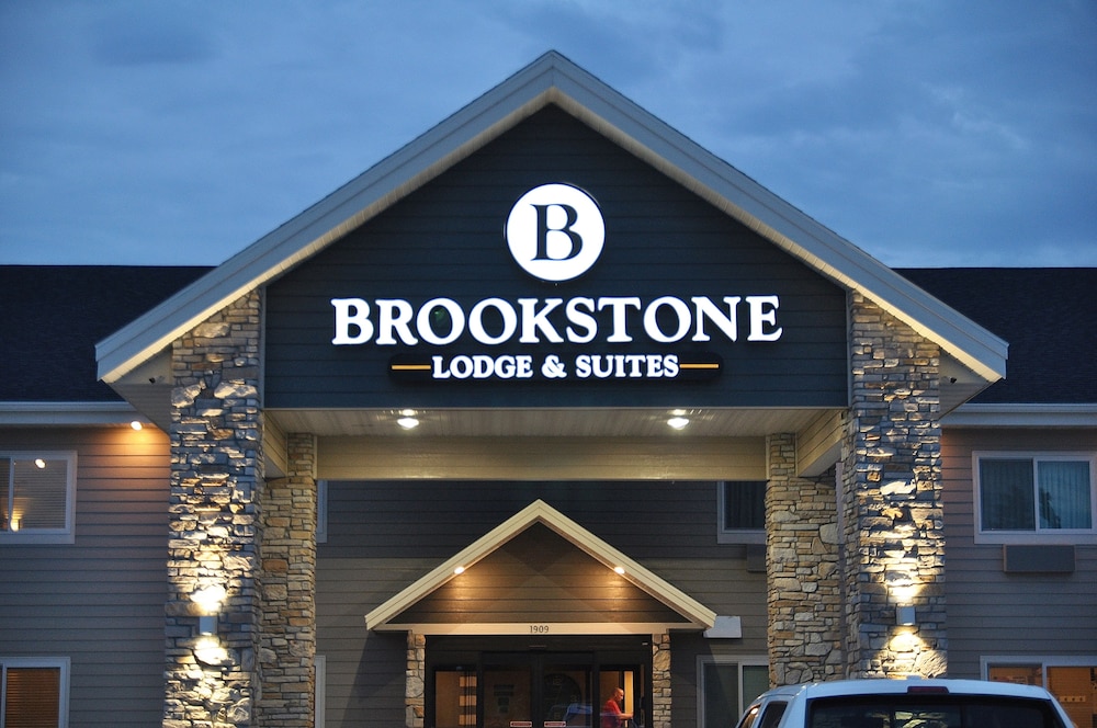 Brookstone Lodge Suites 1/43
