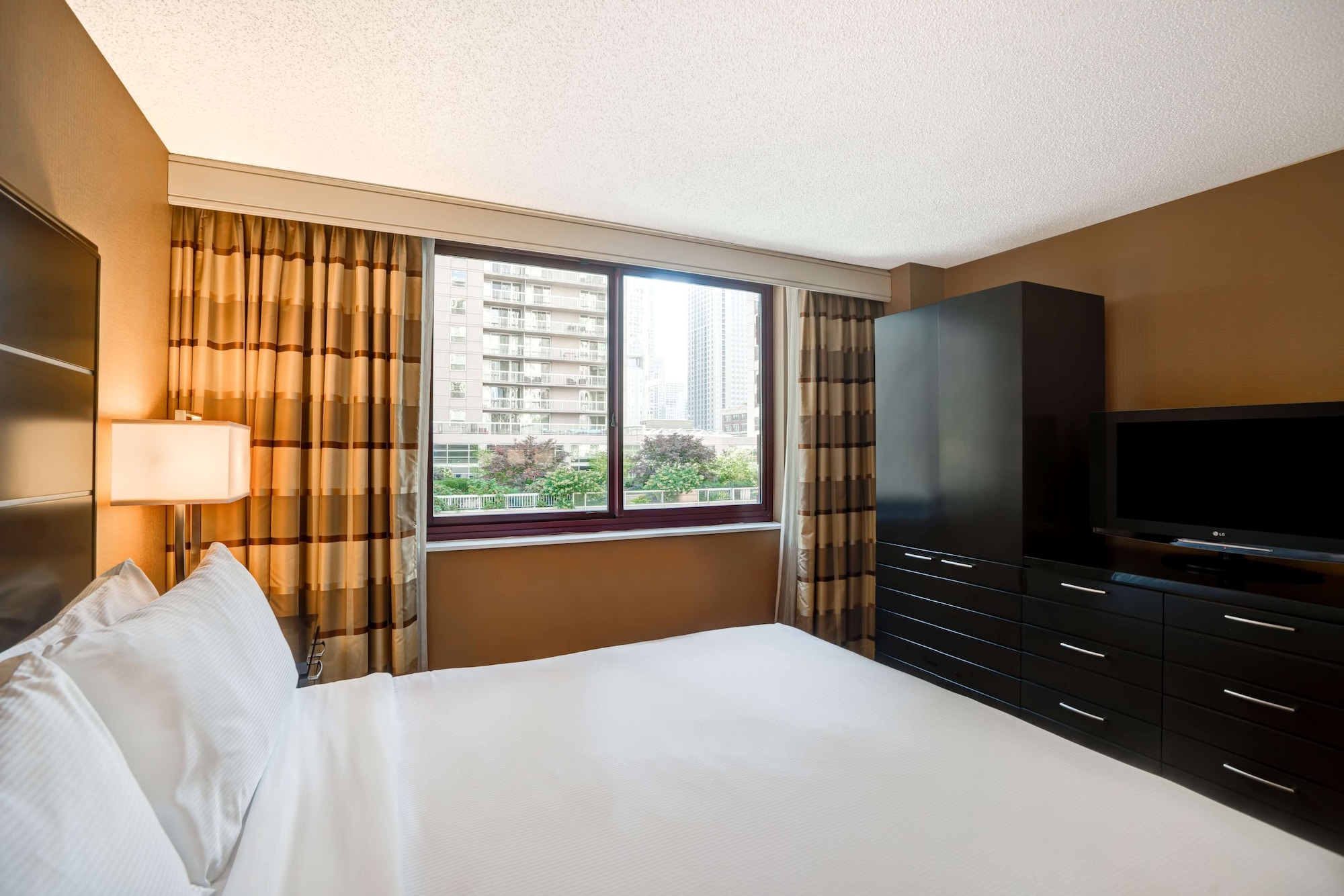 2 ROOMS, SUITE, KING BED, SOFA