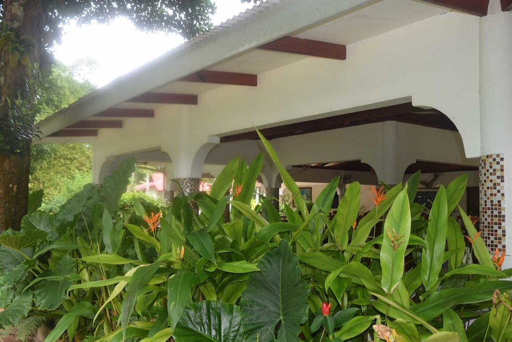 BAMBOO CHALETS 34/39