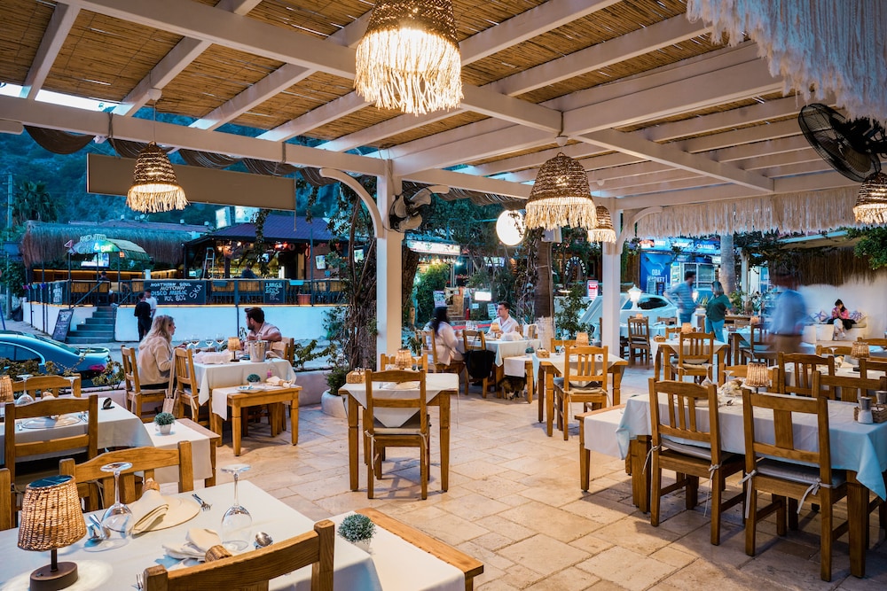 Kassandra Boutique Hotel 38/48