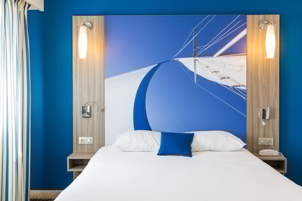 IBIS STYLES SAINT GILLES CROIX DE VIE 14/77