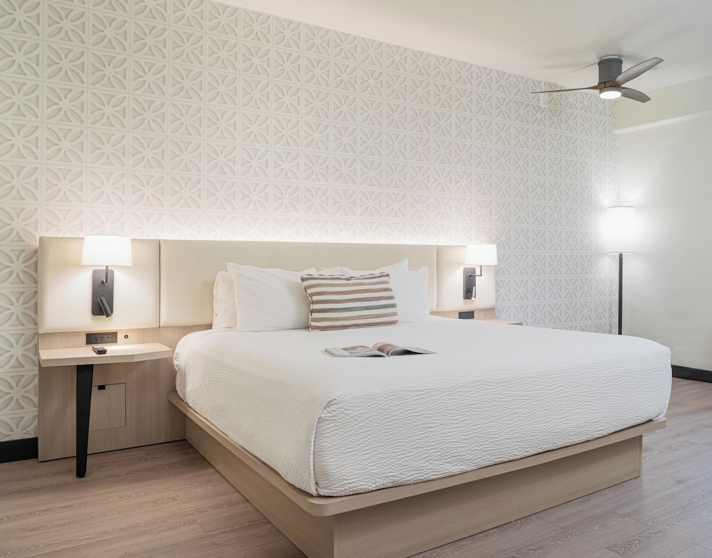 ROOM, KING BED, POOL SIDE, PATIO