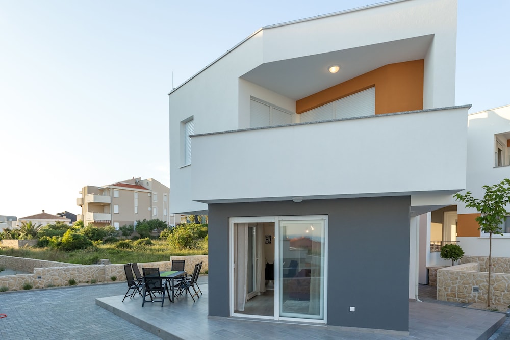 Apartments Tomana 7/50