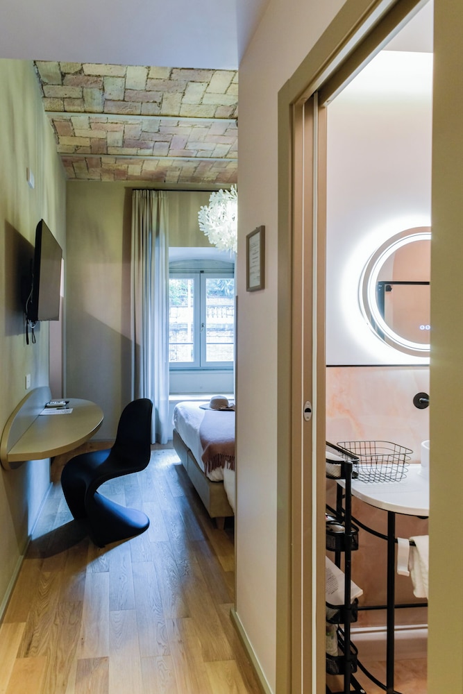 163 Boutique Hotel 11/50