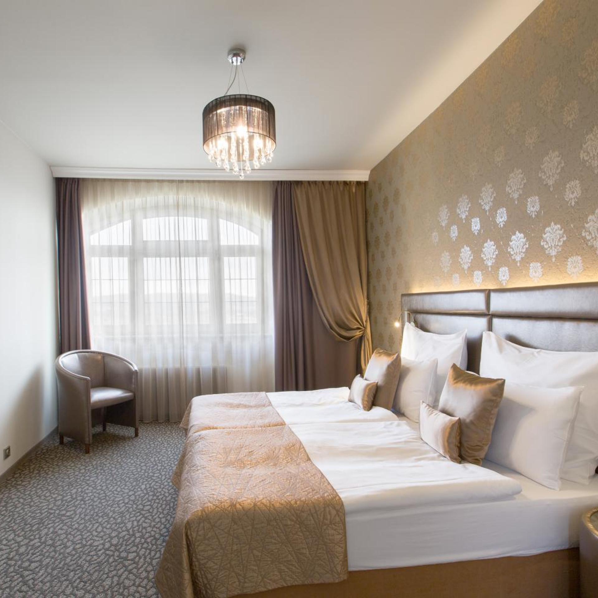 2 Bedrooms, Suite, Single Bed