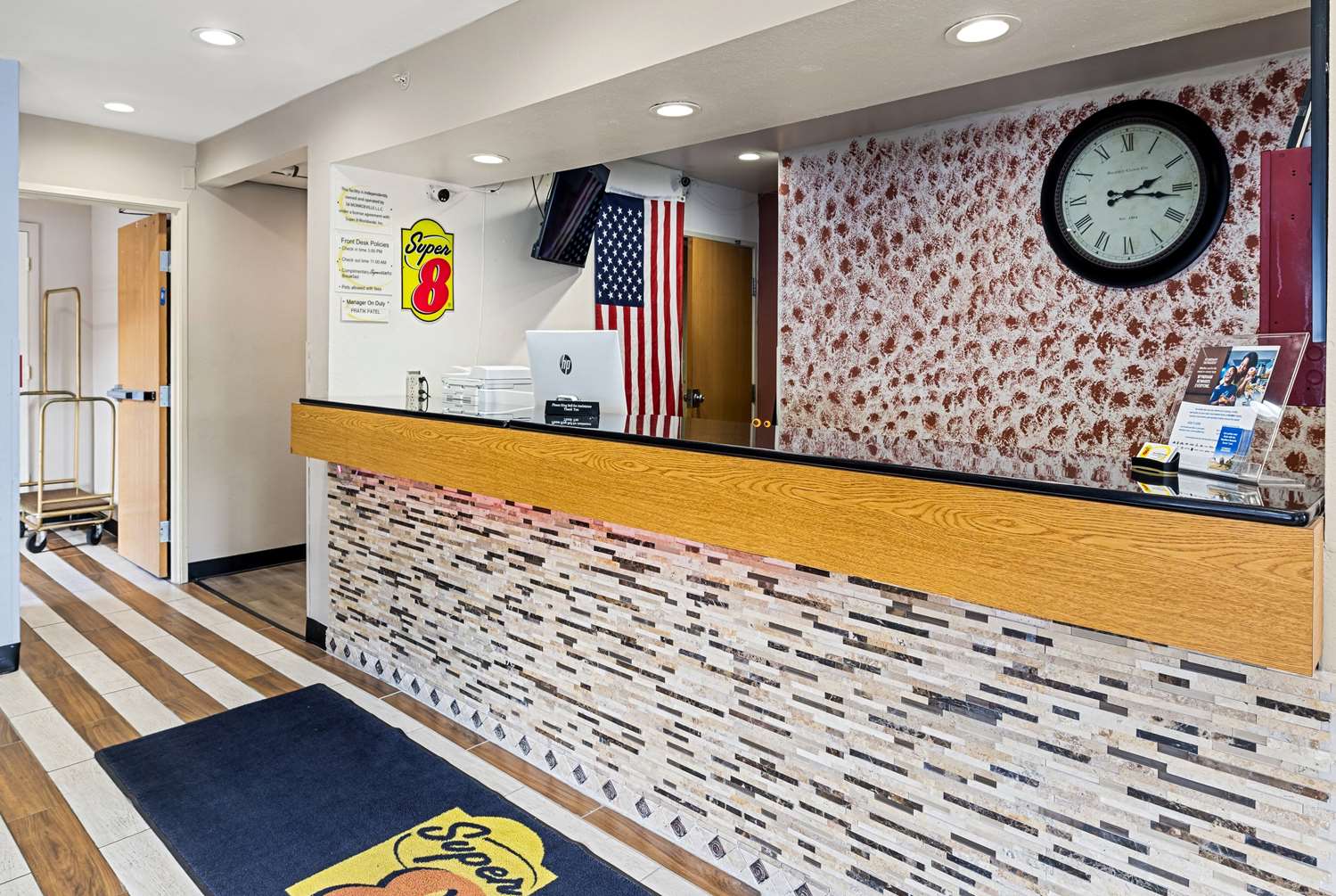 Super 8 by Wyndham Pittsburgh/Monroeville 6/47